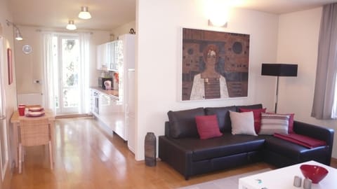 Kitchen or kitchenette, Living room, Seating area, Dining area