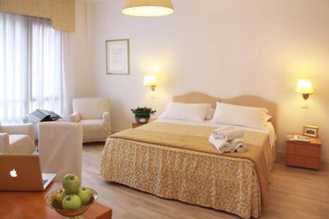 Day, Photo of the whole room