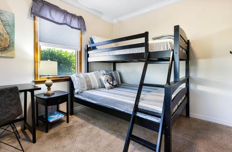 Lazy Palm Retreat Heated Pool Jacuzzi Gulf Canal House in Lochmoor Waterway