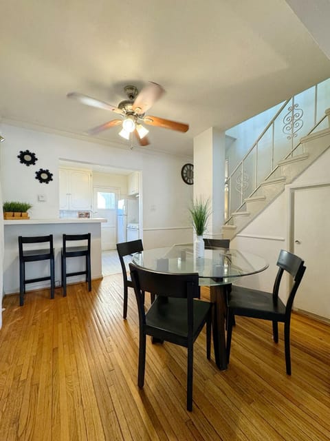 Bargain Beverly Hills 3 Bedroom in great area 5 minutes to Rodeo Drive Apartment in Beverly Hills