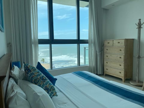 Bed, Natural landscape, Photo of the whole room, Bedroom
