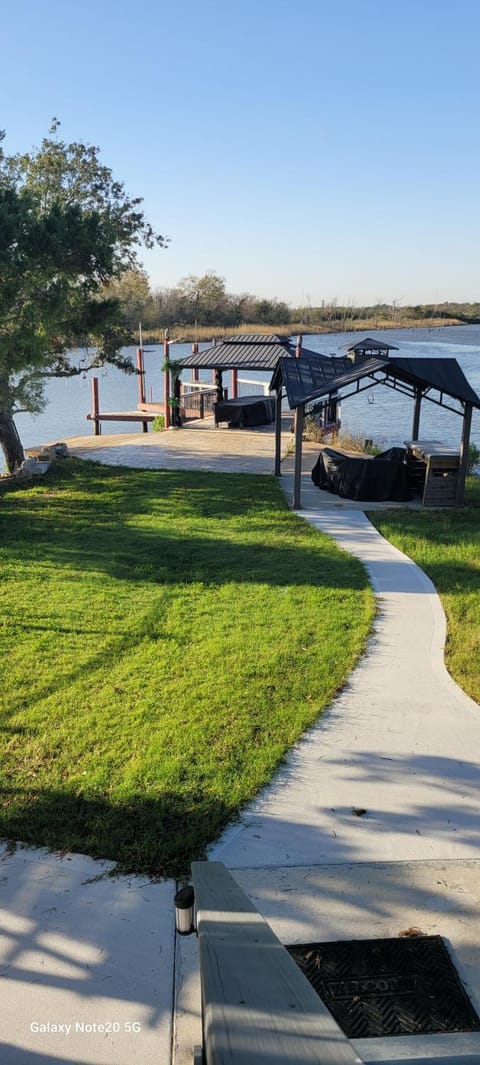 Waterfront Studio House in Baytown