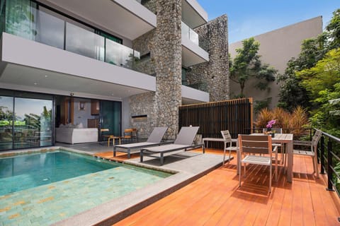 Property building, Natural landscape, View (from property/room), Balcony/Terrace, Seating area, Pool view, Swimming pool, Swimming pool, sunbed