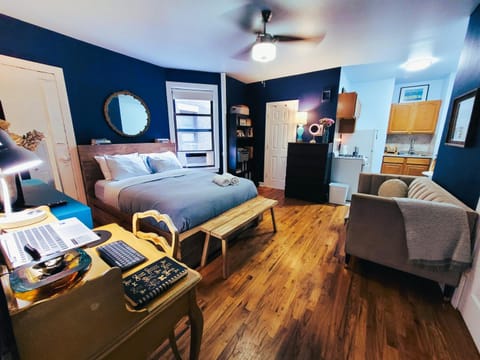 Bed, Living room, Photo of the whole room