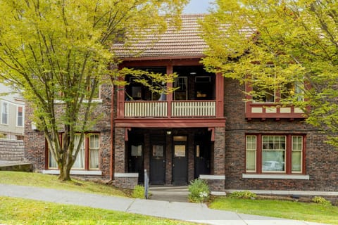 Property building, Spring, Day, Neighbourhood, Street view
