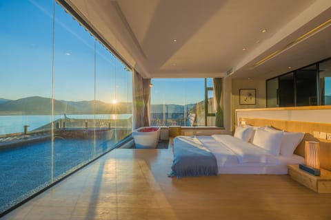 Balcony/Terrace, Lake view