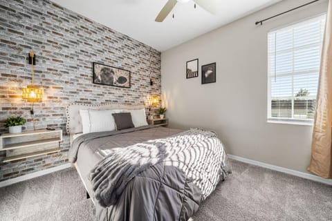 Modern 3BR2BA Pools, Gym Near Airport #5 Apartment in Westchase