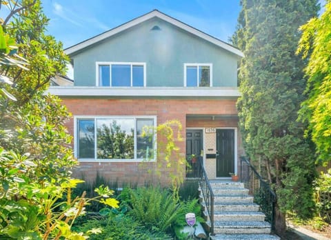 Charming East Van Home Near DT and Commercial St House in Vancouver