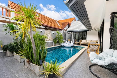 Property building, Pool view, Pool view, Swimming pool, Swimming pool, Swimming pool