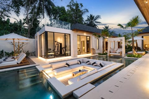 Property building, Seating area, Pool view, Swimming pool, sunbed