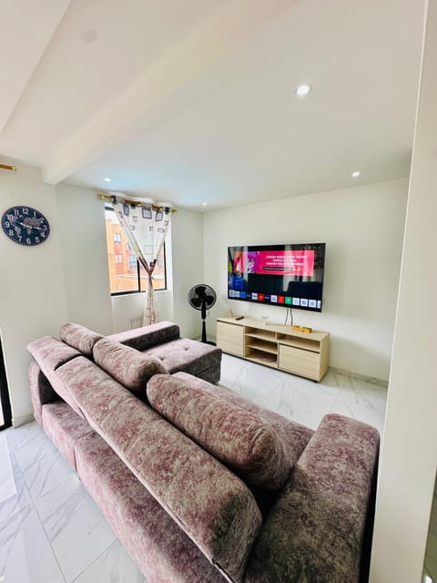 Communal lounge/ TV room, TV and multimedia, Living room