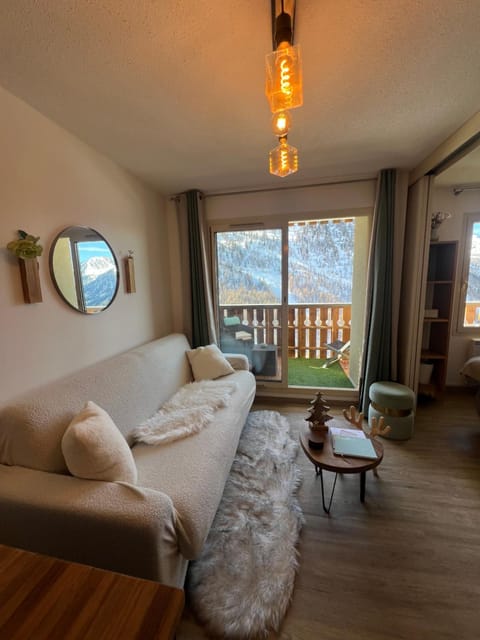 Plein Centre, luxueux 6 personnes, 2 chambres, parking , terrasse, vue époustouflante, Tout pédestre, piste à 100m Apartment in Isola