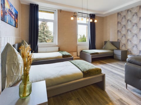 Bed, TV and multimedia, Living room, Bedroom