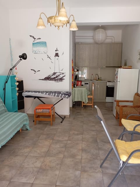 Kitchen or kitchenette, Living room, Seating area, oven, pet friendly