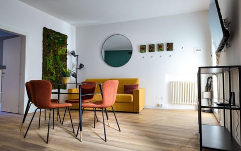 TV and multimedia, Living room, Dining area