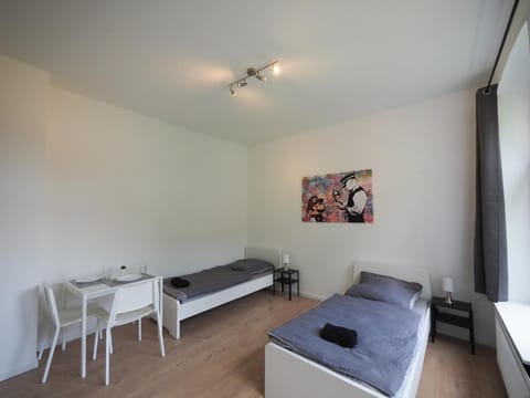 Bed, Photo of the whole room, Seating area, Bedroom