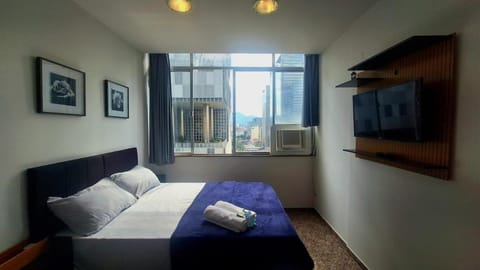 Bed, TV and multimedia, Photo of the whole room, Bedroom, towels
