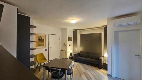 Living room, Seating area, Dining area, air conditioner