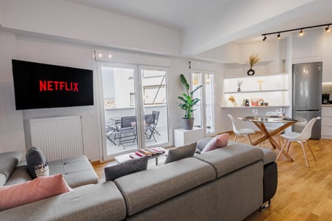 TV and multimedia, Living room, Dining area