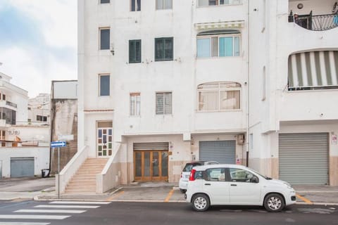 Property building, Neighbourhood, Street view, Parking