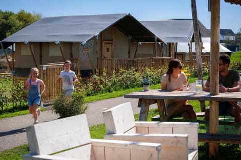 Day, People, Garden view