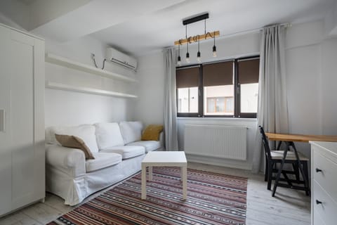 Living room, Seating area, Dining area, air conditioner