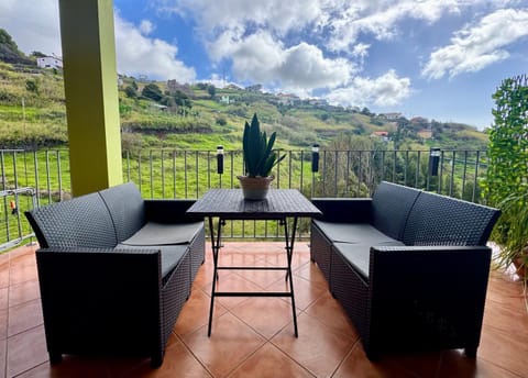 View (from property/room), Balcony/Terrace, Balcony/Terrace, Garden view, Landmark view, Mountain view, Sea view