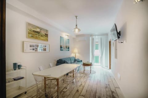 TV and multimedia, Living room, Dining area