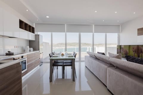 Seaside escape 2BED with views! by Homely Apartment in Malta