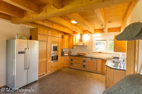 Kitchen or kitchenette, dishwasher, oven, pet friendly, stove