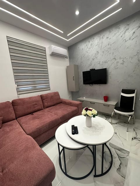 TV and multimedia, Seating area, air conditioner