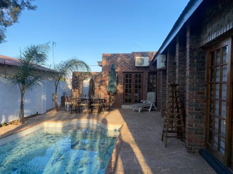 Pool view, Swimming pool, sunbed