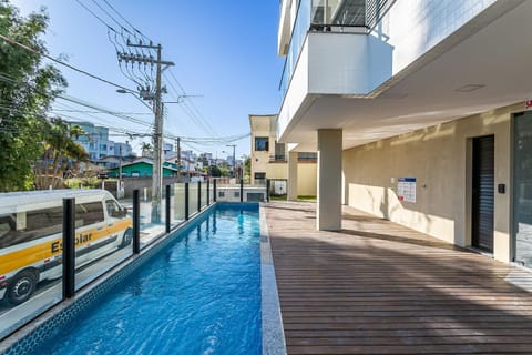 Day, Swimming pool
