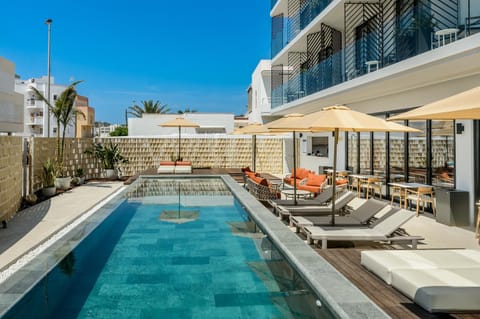 Swimming pool, sunbed