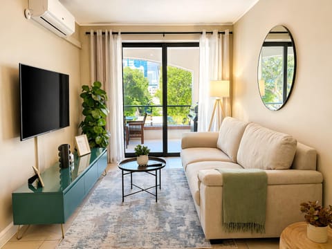 TV and multimedia, Living room, Seating area, air conditioner