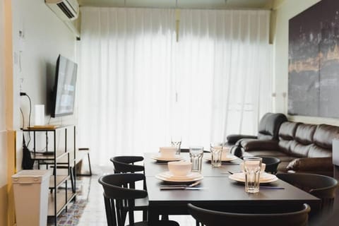 TV and multimedia, Living room, Seating area, Dining area, Evening entertainment