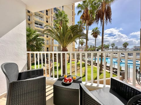 Balcony/Terrace, Dining area, Pool view