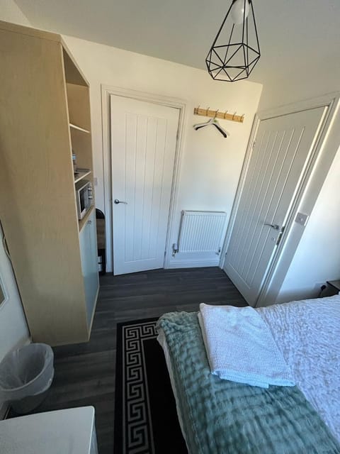 Private Room & En-Suite Bathroom - Long Term Stays & Contractors Welcomed Vacation rental in Birmingham