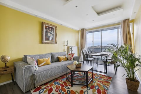 View (from property/room), Balcony/Terrace, Living room, Seating area, Dining area