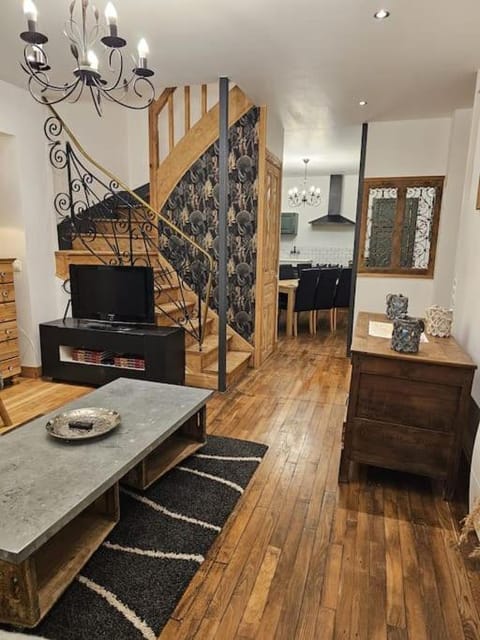 TV and multimedia, Kitchen or kitchenette, Living room