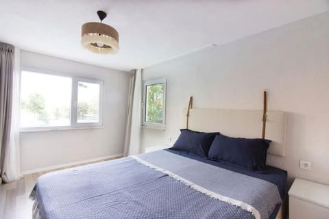 Spacious Exquisite 5BR Villa with Private Pool Villa in İzmir Province