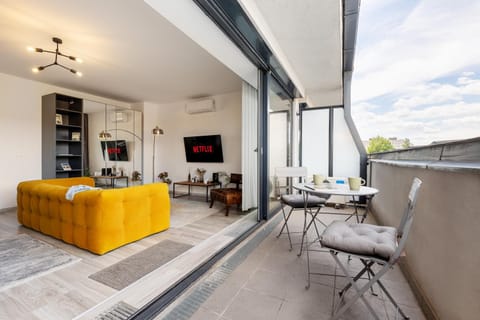TV and multimedia, Balcony/Terrace, Living room