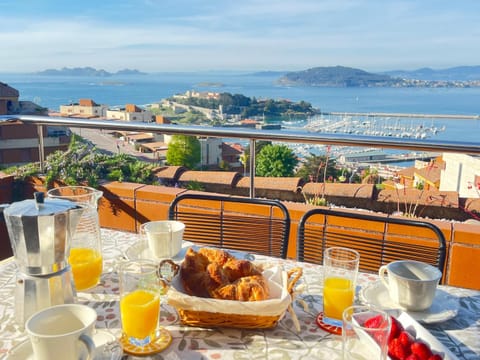 View (from property/room), Balcony/Terrace, Sea view