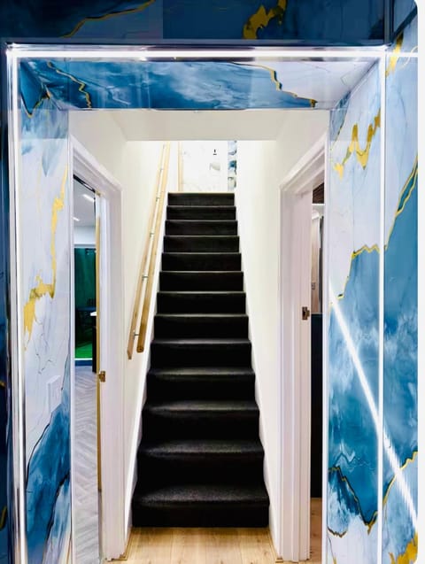 Birmingham City Centre- 9 bed house with free parking Apartment in Birmingham