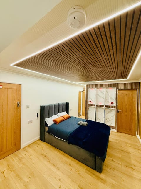 Birmingham City Centre- 9 bed house with free parking Apartment in Birmingham