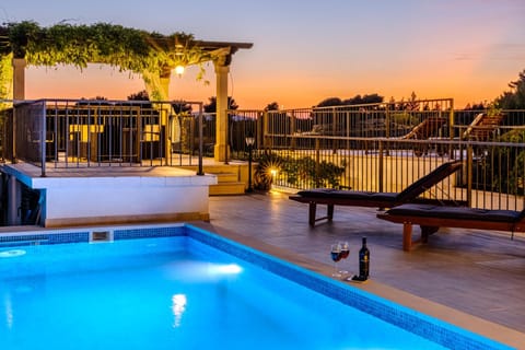 Balcony/Terrace, Swimming pool