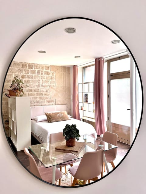 Bed, Living room, Photo of the whole room, Seating area