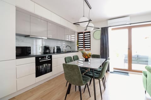 Seating area, Dining area, dishwasher, oven, stove, kitchen
