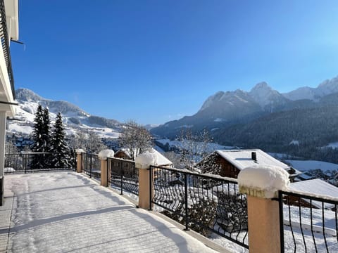 Balcony/Terrace, Mountain view