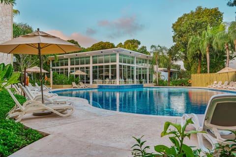 Property building, Spring, Day, Garden, Garden view, Pool view, Swimming pool, sunbed